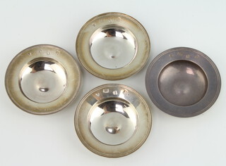 A set of 4 silver Armada dishes, London 1959, 180 grams, 8cm 