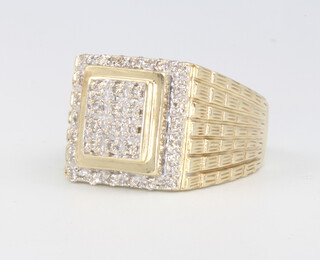 A gentleman's 9ct yellow gold pave set diamond signet ring, approx 0.51ct, 9.1 grams, size Q 1/2 