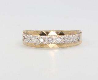 A 9ct yellow gold half eternity ring, 1.7 grams, size K 