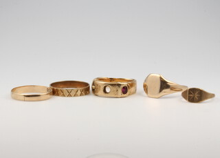 Five 9ct yellow gold rings, sizes L, L, B, N, K 14.9 grams