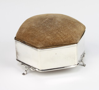 An Edwardian hexagonal silver pin cushion trinket box Birmingham 1910, 10.5cm 