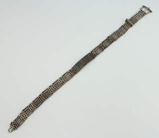 A silver dog collar engraved "Faia" 62 grams 