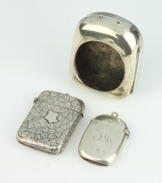 A silver dome top pocket watch holder, Birmingham 1916, 7cm, 2 silver vestas 115 grams