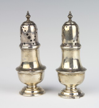 A pair of Victorian silver pepperettes Sheffield 1890, 153 grams