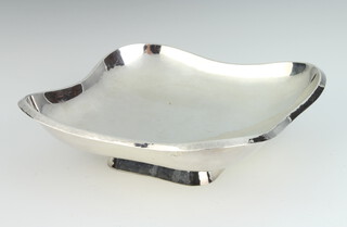 A Continental sterling silver shaped square dish 19cm, 287 grams