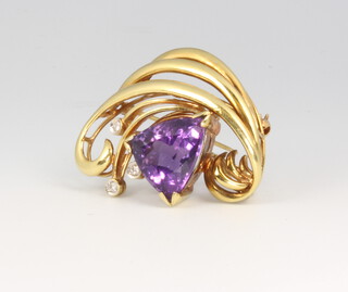 A 14ct yellow gold amethyst and diamond spray brooch, 40mm, 16.9 grams