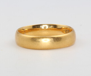 A 22ct yellow gold wedding band 3.9 grams, size K