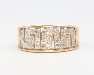 A 9ct yellow gold diamond ring size N, 4.2 grams