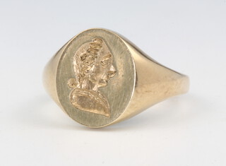 A gentleman's 9ct yellow gold signet ring cut with a portrait bust of a gentleman, size R, 10.6 grams