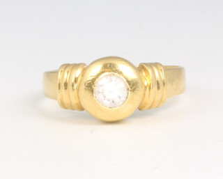 An 18ct yellow gold single stone diamond ring approx. 0.25ct, size N, 4.4 grams