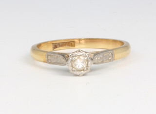 An 18ct yellow gold single stone diamond ring size M, 2.7 grams 