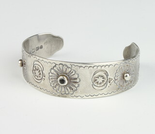 A Victorian silver bangle with chased decoration Exeter 1859 maker John Stone, 28 grams