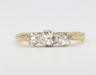 An 18ct yellow gold 3 stone diamond ring approx. 0.5ct, 2.7 grams, size M, 