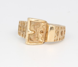 A 9ct yellow gold buckle ring, 2.9 grams, size I 