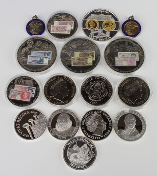 Five silver commemorative crowns 141 grams and minor commemorative crowns 