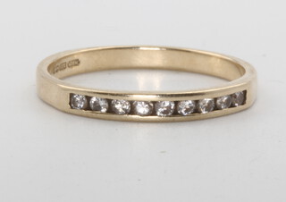 A 9ct yellow gold diamond ring 1.7 grams, size P 