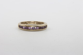 A 9ct yellow gold amethyst set ring 2 grams, size I 