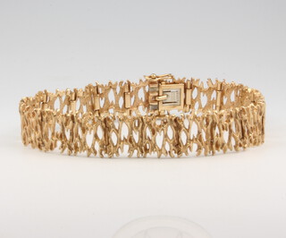 A 9ct yellow gold bark finished gate bracelet 19.5 grams 