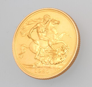 A gold sovereign 1980, cased 