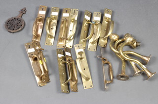 13 various Art Nouveau brass Norfolk style door latches together with 4 brass electric wall brackets and a pierced cast iron trivet 
