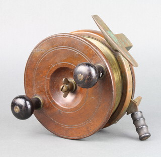 An Edwardian large wooden and brass star back game fishing reel with drum and handbrake lever 15cm 
