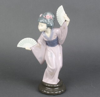 A Lladro figure of a Japanese lady holding fans 29cm (There are very minor chips to some flowers)