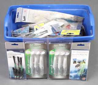 Approx. 100 sea fishing lures and rigs, all in packets