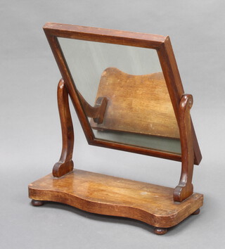 A Victorian rectangular mahogany plate dressing table mirror contained in a mahogany swing frame 59cm h x 51cm w x 22cm d 