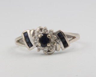 An 18ct white gold sapphire and diamond ring, 2.7 grams, size P 