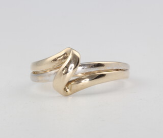 A 9ct 2 colour gold ring, 1.4 grams, size M