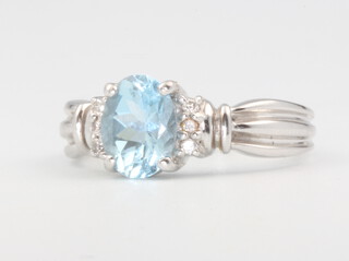 An 18ct white gold oval aquamarine and diamond ring the centre stone approx. 1.1ct, diamonds 0.06ct, size O 