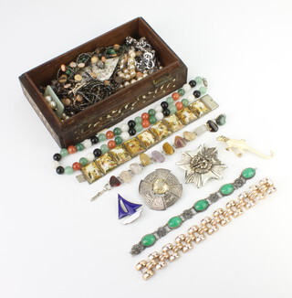 A Scottish silver hardstone brooch and minor costume jewellery 