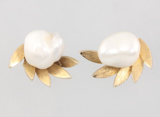 A pair of yellow gold baroque pearl floral ear studs, 3.5 grams 10mm
