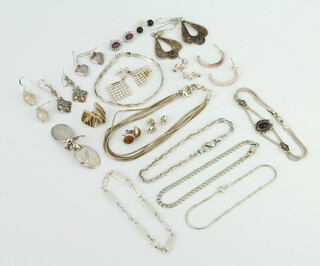 A silver pendant and minor silver jewellery, 100 grams
