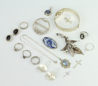 A silver bracelet and minor silver jewellery, 100 grams 