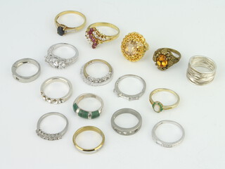 A gilt dress ring size M and 16 other rings