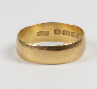 A 22ct yellow gold wedding band size Q, 4.3 grams 