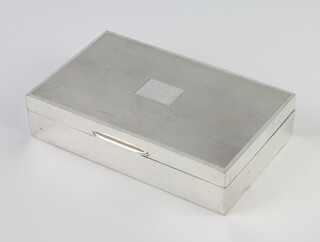 A rectangular silver engine turned cigarette box Birmingham 1964, 14cm 