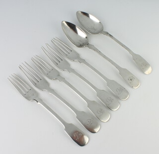 Two Continental silver fiddle pattern table spoons, 5 ditto forks, 412 grams 