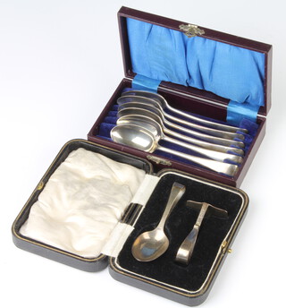 A cased set of 6 silver teaspoons London 1918 together with a silver pusher and spoon 160 grams