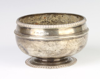 A silver pedestal bowl with egg and dart rim London 1927, 210 grams 
