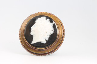 A Victorian circular carved hardstone cameo portrait brooch contained in an Etruscan style frame with original fitted box 40mm 