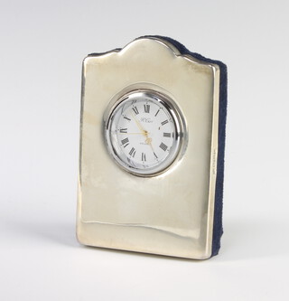 A modern silver timepiece with quartz movement 9cm 