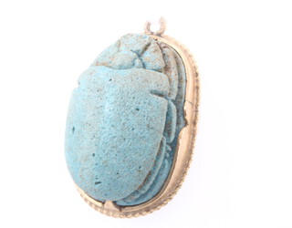 An Egyptian yellow gold mounted, carved turquoise scarab pendant 7.6 grams, 30mm