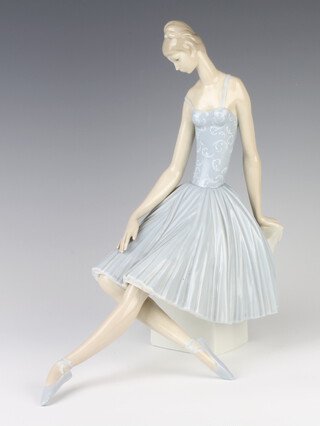 A Lladro figure of a seated ballerina no.4559 34cm 