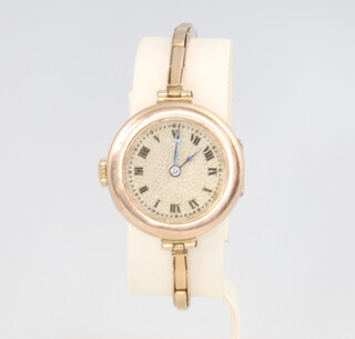 A lady's 9ct yellow gold wristwatch on a ditto expanding bracelet, gross 18.5 grams  