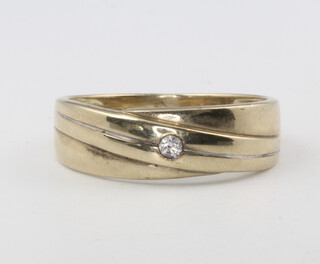 A 9ct yellow gold diamond set ring, size T, 3.3 grams 