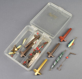 A Pauls Sportdepot 3 section fishing lure box containing 4 Hardy Jock Scott Wriggles Hardy mounts, 1 golden crocodile mount and some large minnows with tracers 
