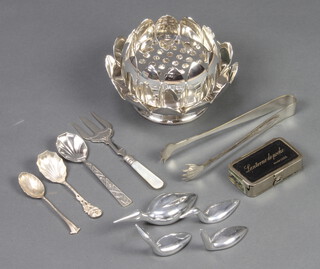 A silver plated rose bowl together with 4 chrome figures of ducks and minor plated items 