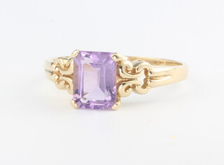 A 9ct yellow gold emerald cut amethyst cocktail ring, size S, 2.5 grams